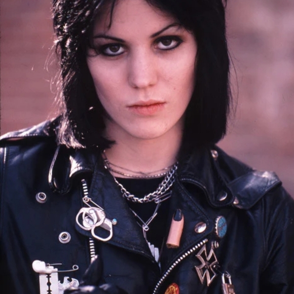 Celebrating Women of the 1970s 🌙🔮🕶💍💄🪞⬇️ - Picture 6 of 16